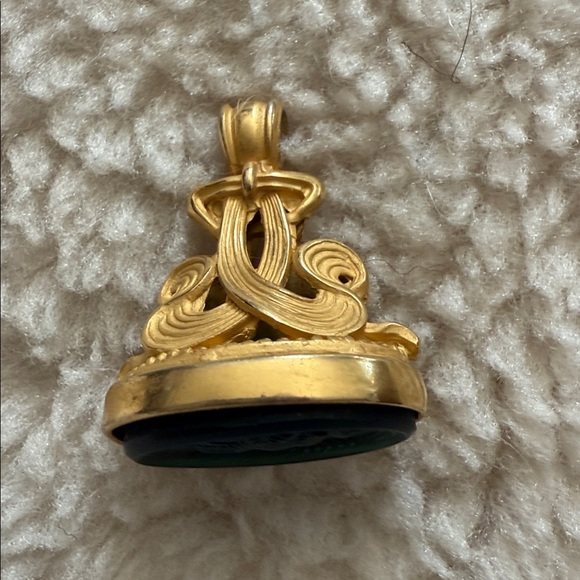 Unique Vintage Julie Vos Venetian Glass Cameo Intaglio Sea Green Stamp Pendant. - Picture 7 of 8